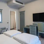 Cavour 30tre - Moderno Hotel