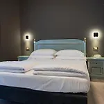 Cavour 30tre - Moderno 3* Stresa