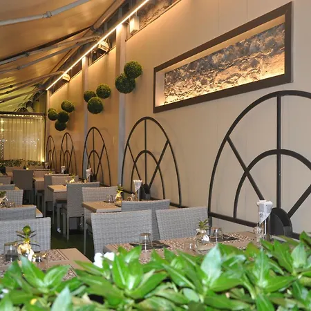 Cavour 30tre - Moderno 3* Stresa