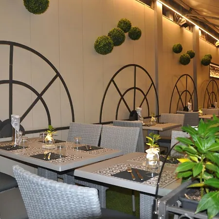 ホテル Cavour 30tre - Moderno Per Tradizione 3*