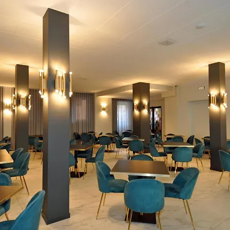 ホテル Cavour 30tre - Moderno Per Tradizione 3*