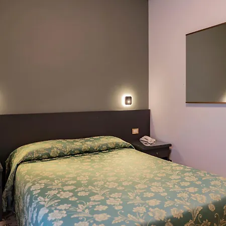 Cavour 30tre - Moderno Per Tradizione 斯特雷萨