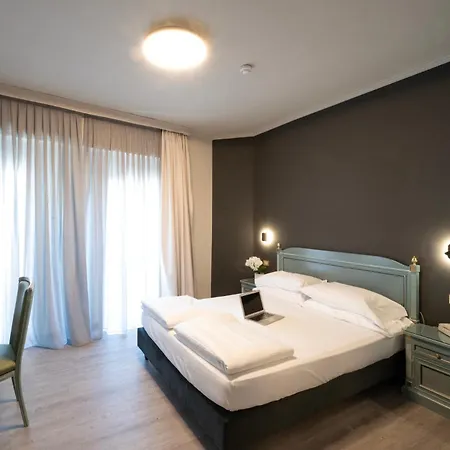 Cavour 30tre - Moderno Hotel 3*