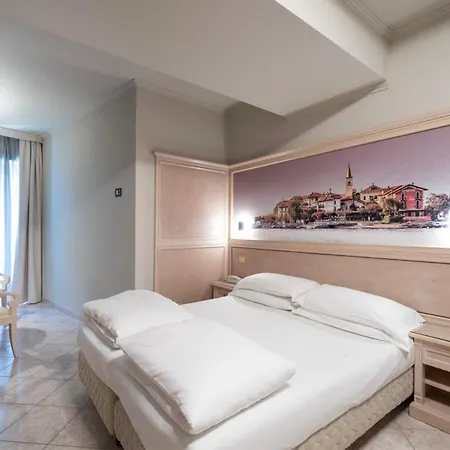 Cavour 30tre - Moderno 3* Stresa