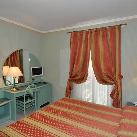Hotel Cavour 30tre - Moderno Stresa