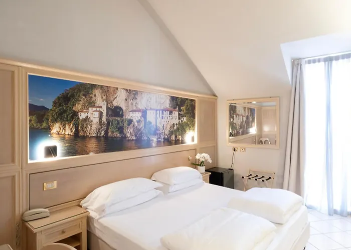 Cavour 30tre - Moderno 3* Stresa