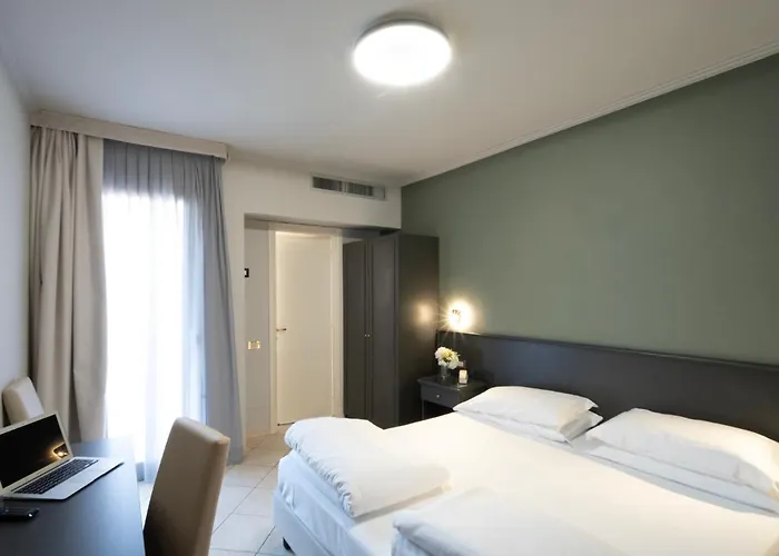 Cavour 30tre - Moderno Hotel