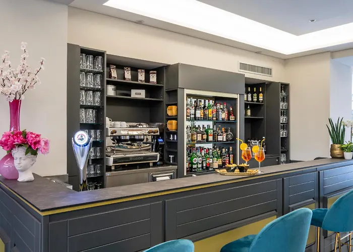 Hotel Cavour 30tre - Moderno Stresa