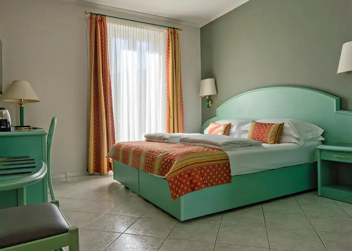 Cavour 30tre - Moderno 3* 스트레사