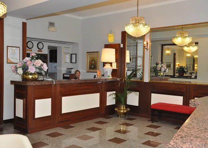 Cavour 30tre - Moderno 3* 스트레사