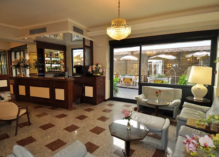 Cavour 30tre - Moderno 스트레사