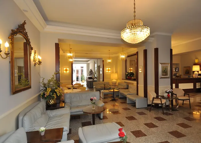 Cavour 30tre - Moderno 3* 스트레사