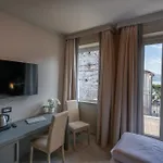 Cavour 30tre - Moderno 3* 斯特雷萨