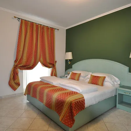 Hotel Moderno - Cavour 30tre Stresa