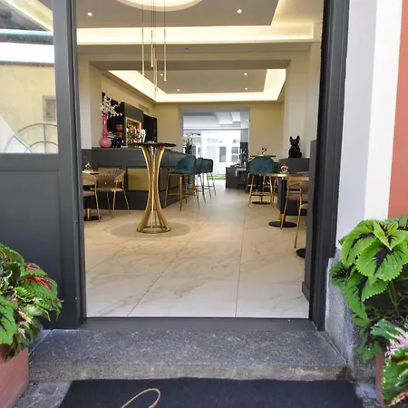 Cavour 30tre - Moderno Per Tradizione Στρέσα