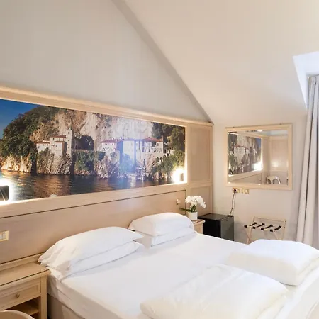 Cavour 30tre - Moderno Per Tradizione 3* Στρέσα