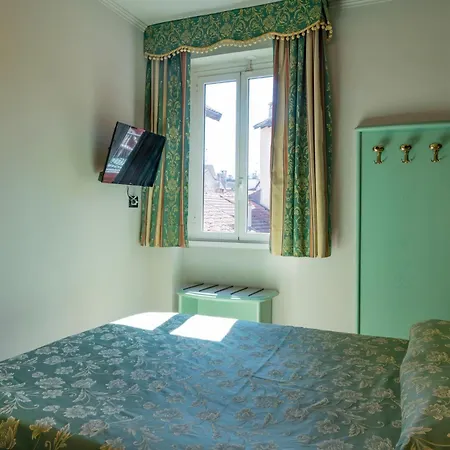 Hotel Cavour 30tre - Moderno Stresa