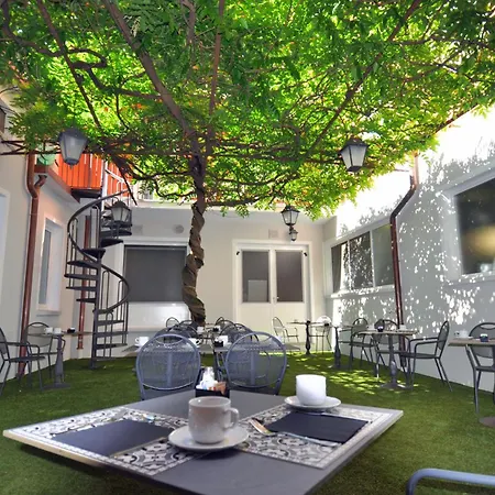 Cavour 30tre - Moderno 3*