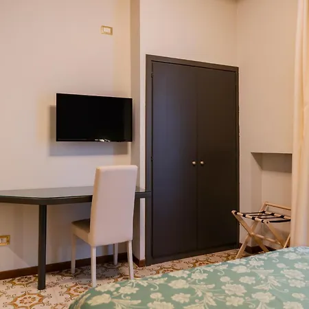 Hotel Cavour 30tre - Moderno Stresa