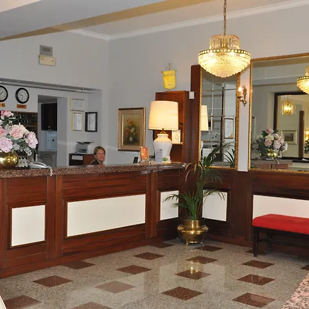Cavour 30tre - Moderno Per Tradizione 3* Στρέσα