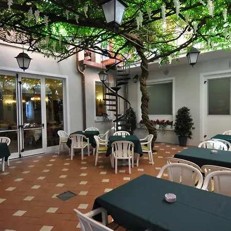 Hotel Moderno - Cavour 30tre
