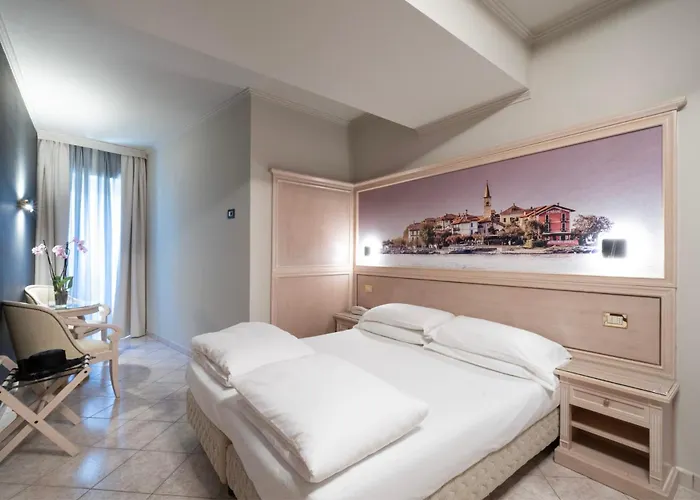 Cavour 30tre - Moderno 3* Stresa